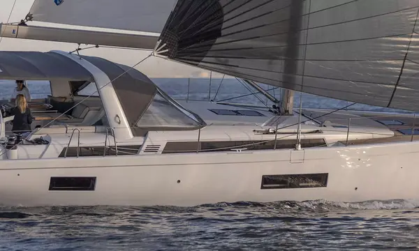 BENETEAU Oceanis Yacht 54 Keeps 17.12m Flagship Cruiser Focus on Easy Sailing and Three Cabins