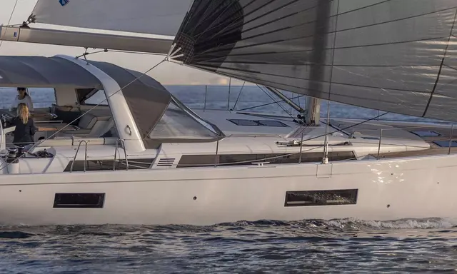 BENETEAU Oceanis Yacht 54 Keeps 17.12m Flagship Cruiser Focus on Easy Sailing and Three Cabins