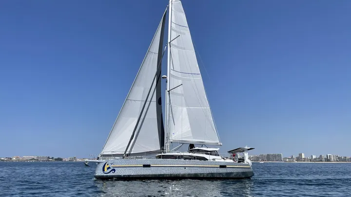 Official OVNI 490 image supplied by Alubat.