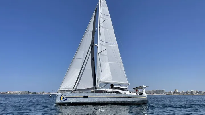 Official OVNI 490 image supplied by Alubat.