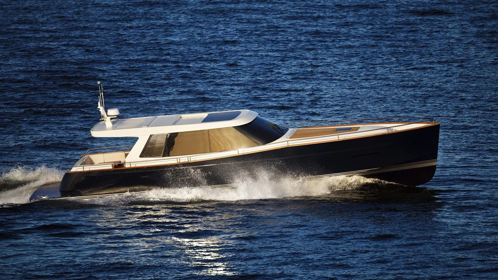 Official Contest 52MC FASTLANE image supplied by Contest Yachts.