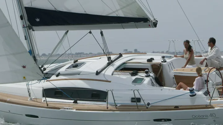 Official Beneteau OCEANIS 40 image supplied by Beneteau.
