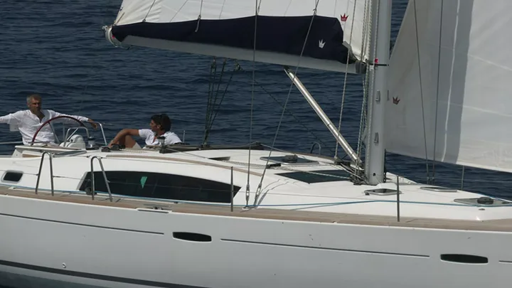 Official Beneteau OCEANIS 43 image supplied by Beneteau.