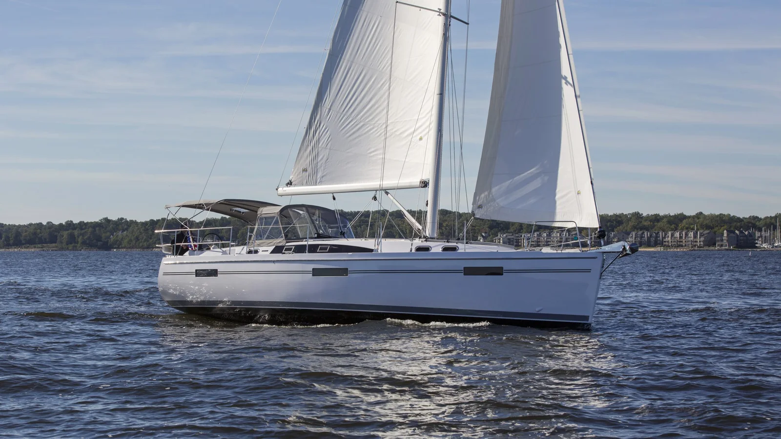 Official Catalina 425 image supplied by Catalina Yachts.