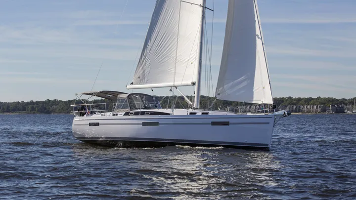 Official Catalina 425 image supplied by Catalina Yachts.