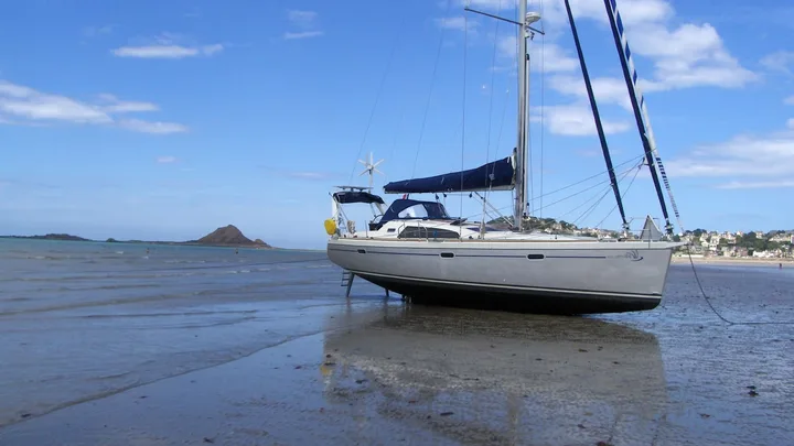 Official Allures 40.9 image supplied by Allures Yachting.