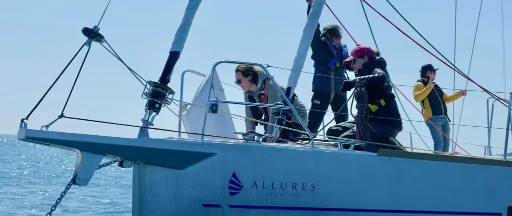 Official Allures Yachting image — Horizon 47 construction