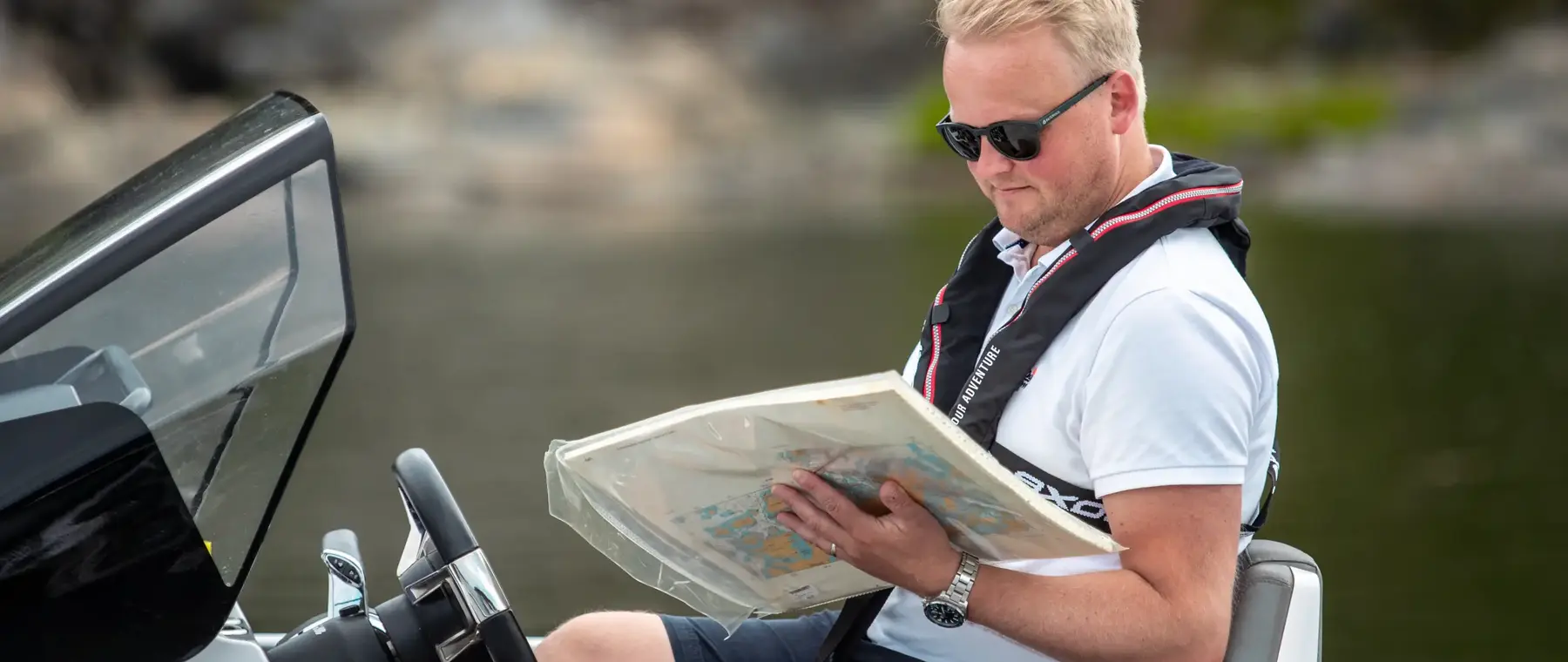 Official Axopar Simrad NSO 4 image