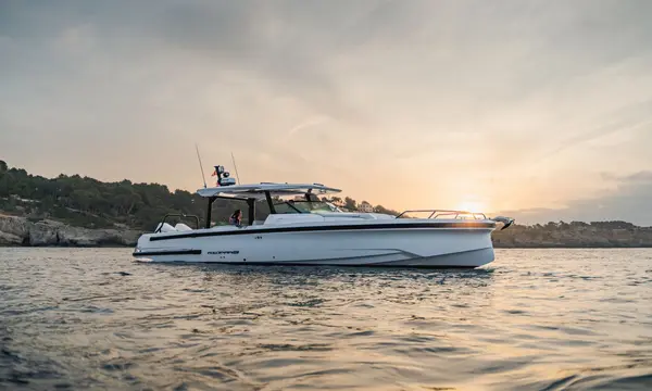 Axopar 38 Sun Top Expands the New 38 Range
