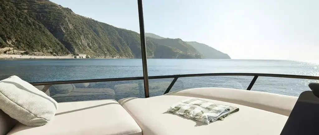 Official Azimut Fly 62 2026 model image