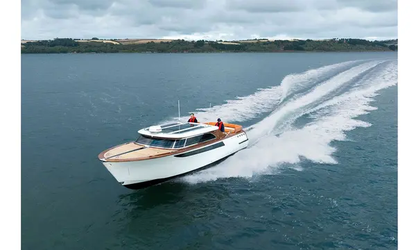 Cockwells Presents 9.8m Limousine Tender for Four Seasons Yachts