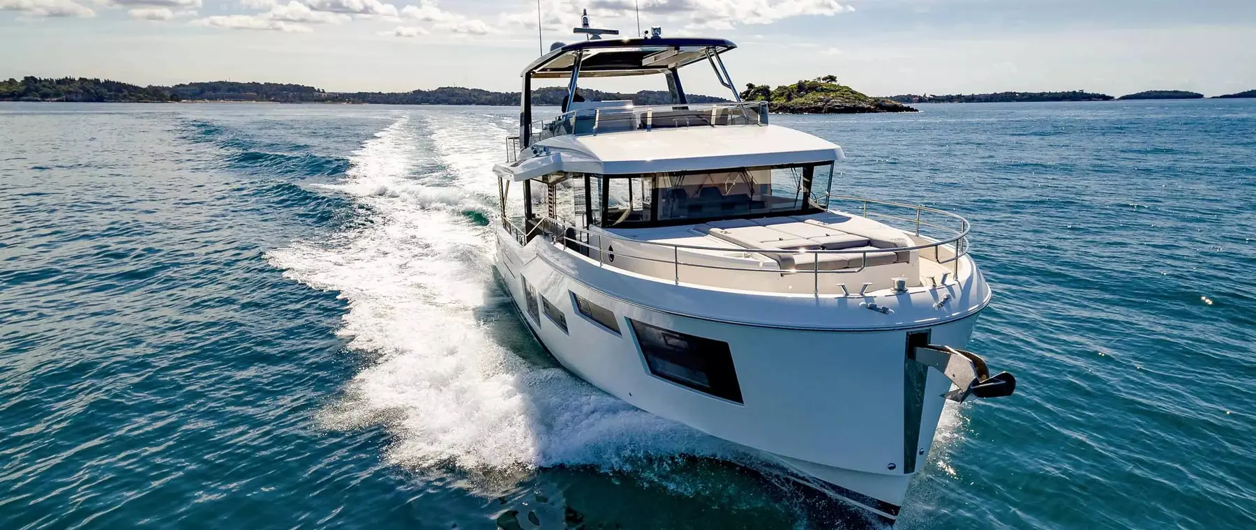 Official source-specific image: BENETEAU.