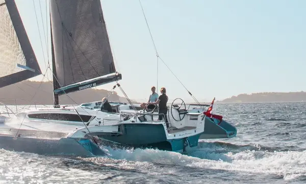 Dragonfly 40 Carbon Set for UK Debut at Southampton