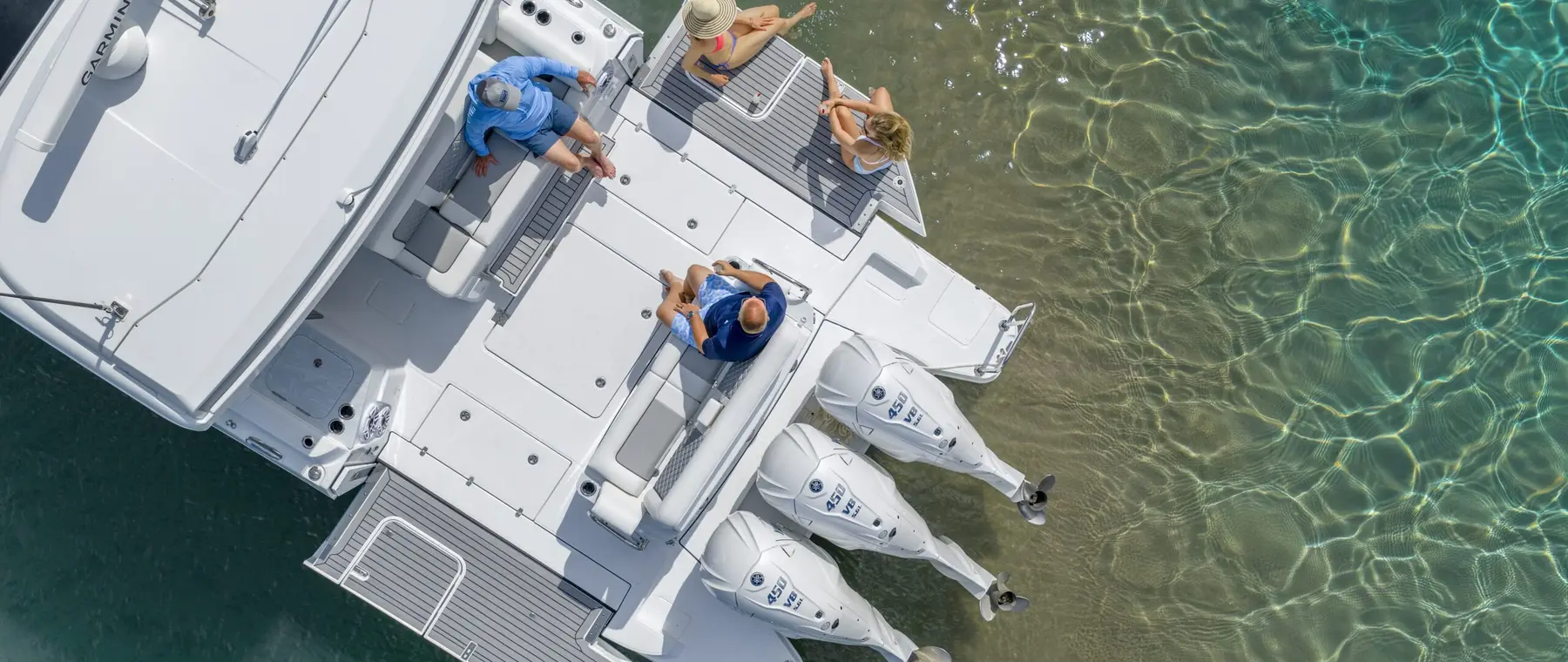 Official source image — Everglades Brings the 437CX Crossover Dayboat to Fort Lauderdale 2026