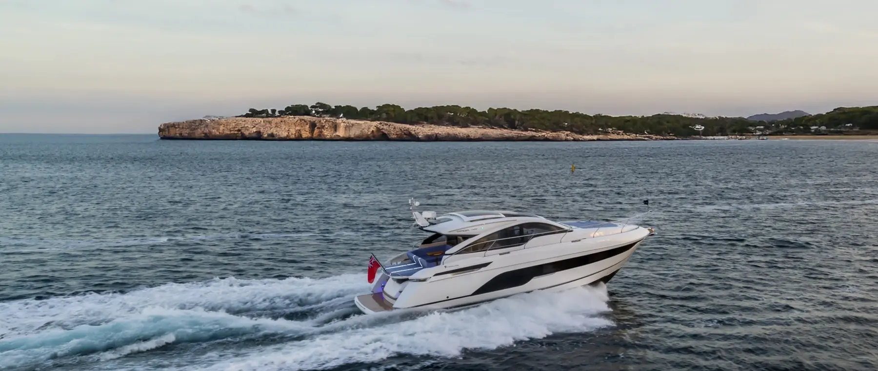 Fairline Targa 47 GT Makes World Premiere in Palm Beach — official image