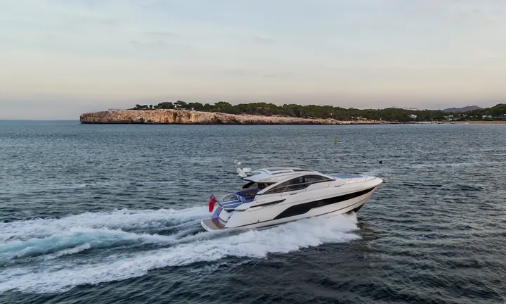 Fairline Targa 47 GT Makes World Premiere in Palm Beach — official image