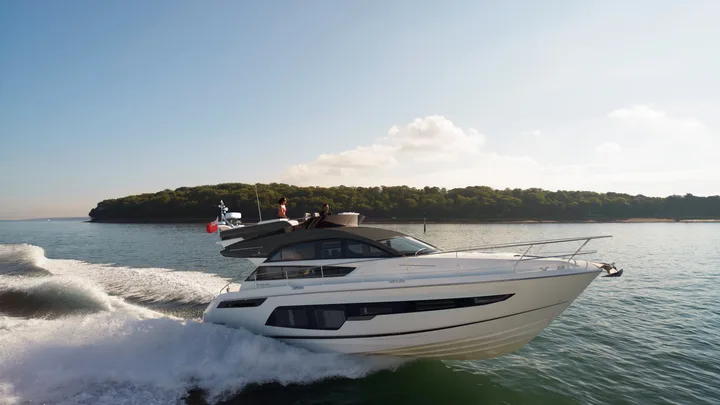 Official Fairline Squadron 50 model image from Fairline.