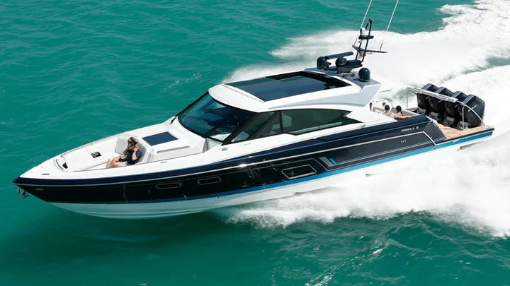 Official Formula 500 Super Sport Crossover model image from Formula Boats.