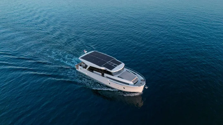 Official Greenline 42 model image from Greenline Yachts.