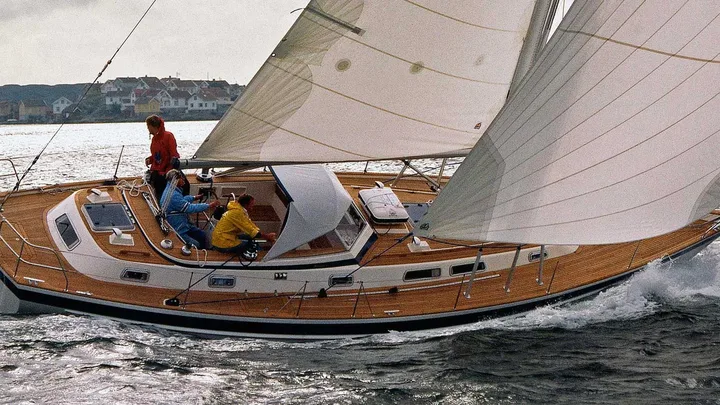 Official Hallberg-Rassy 42F Mk I model image from Hallberg-Rassy.