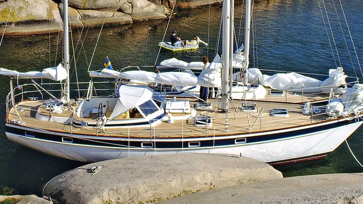 Official Hallberg-Rassy 42E model image from Hallberg-Rassy.