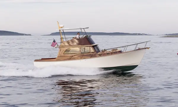 Hood 42 LM Heads to Newport After First Hull Launch