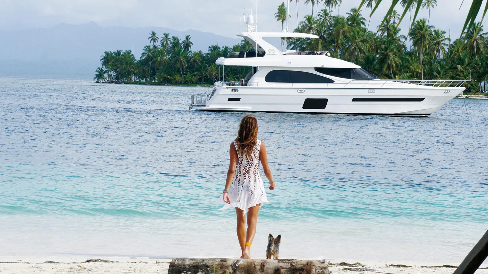 Official Horizon E62 model image from Horizon Yachts.