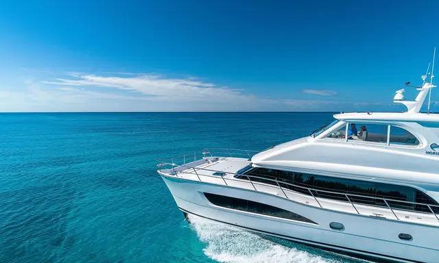Horizon PC60-636 Unites Open Saloon and Portuguese Deck