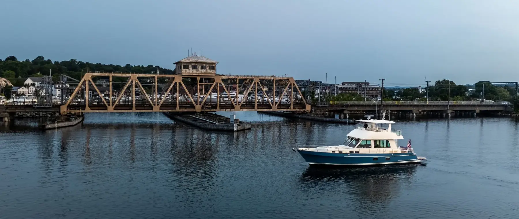 Official image: Hunt Yachts — official Hunt 56 photograph.