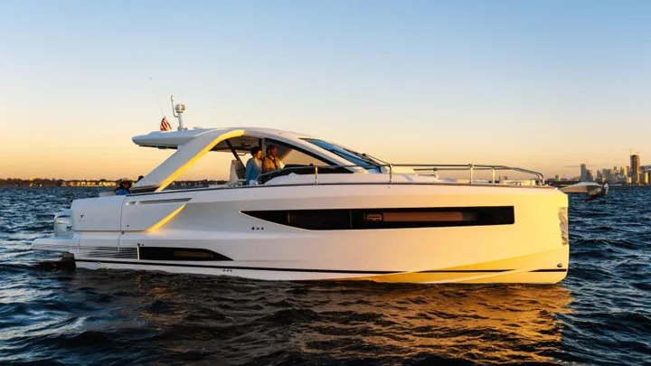 Official Jeanneau DB/37 OB model image from Jeanneau.
