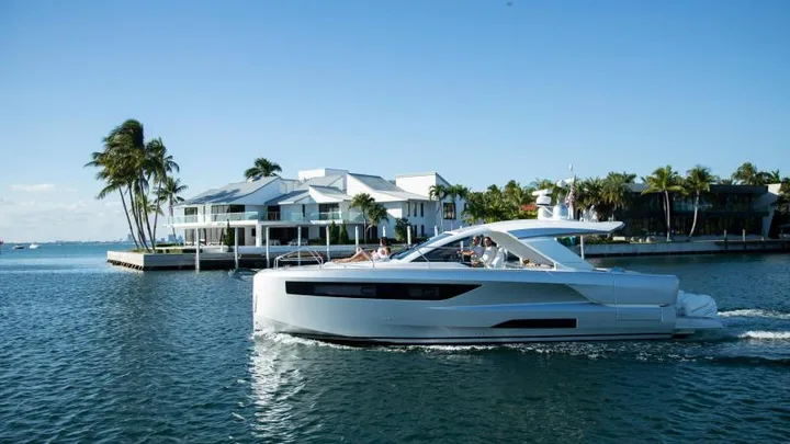 Official Jeanneau DB/43 OB model image from Jeanneau.