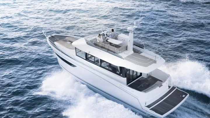 Official Jeanneau Velasco 43 model image from Jeanneau.