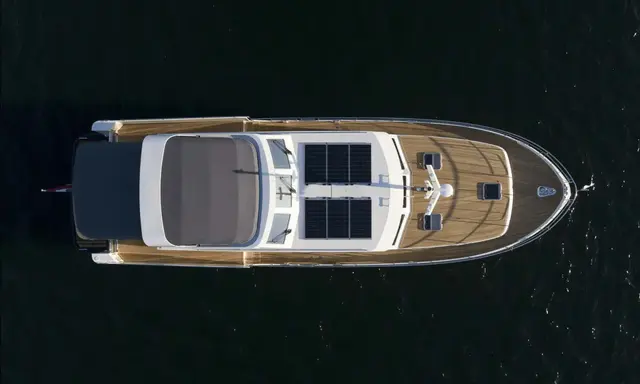 Linssen Grand Sturdy 550 Turns a Folding Variotop Into Four-Season Cruising Comfort