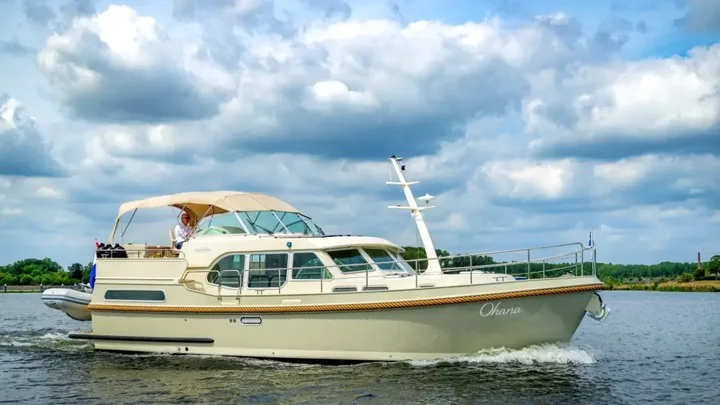 Official Linssen Grand Sturdy 40.1 AC model image from Linssen Yachts.