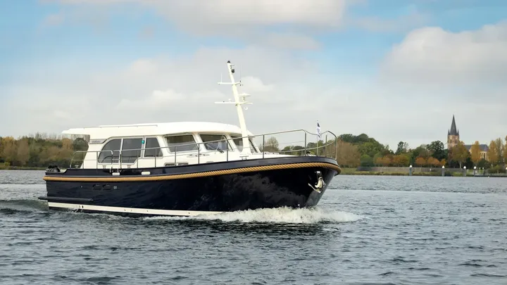 Official Linssen Grand Sturdy 45.1 Sedan model image from Linssen Yachts.