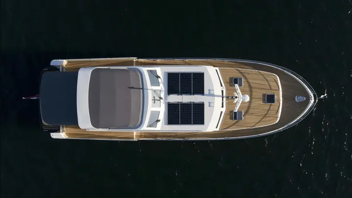 Official Linssen Grand Sturdy 550 AC Variotop model image from Linssen Yachts.