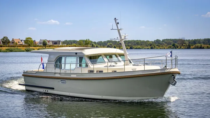 Official Linssen Grand Sturdy 40.1 Sedan model image from Linssen Yachts.