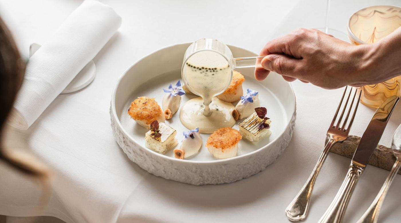 Four Seasons Geneva — official winter dining press photograph