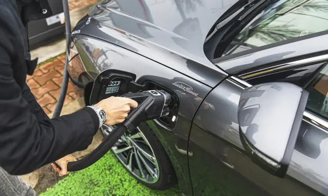 Škoda Superb Marks 25 Years with More Plug-In Hybrid Choice