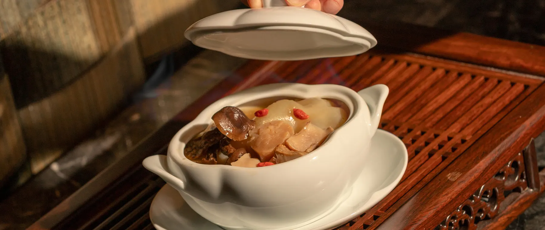 Two Jiang Nan Chun Teams Meet for a Three-Day Osaka Dinner Series