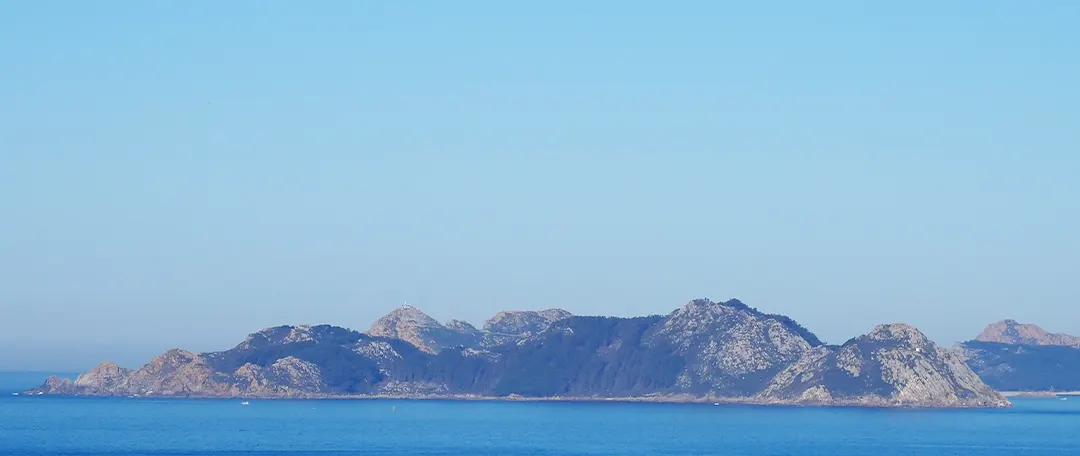Cíes Islands by Yacht: Atlantic Beaches, Vigo and Essential National Park Permits