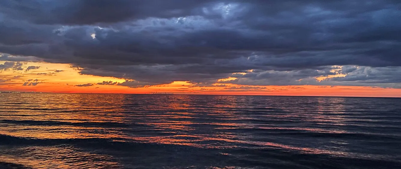 Chicago by Luxury Yacht: Lake Michigan Harbors and Skyline Cruising