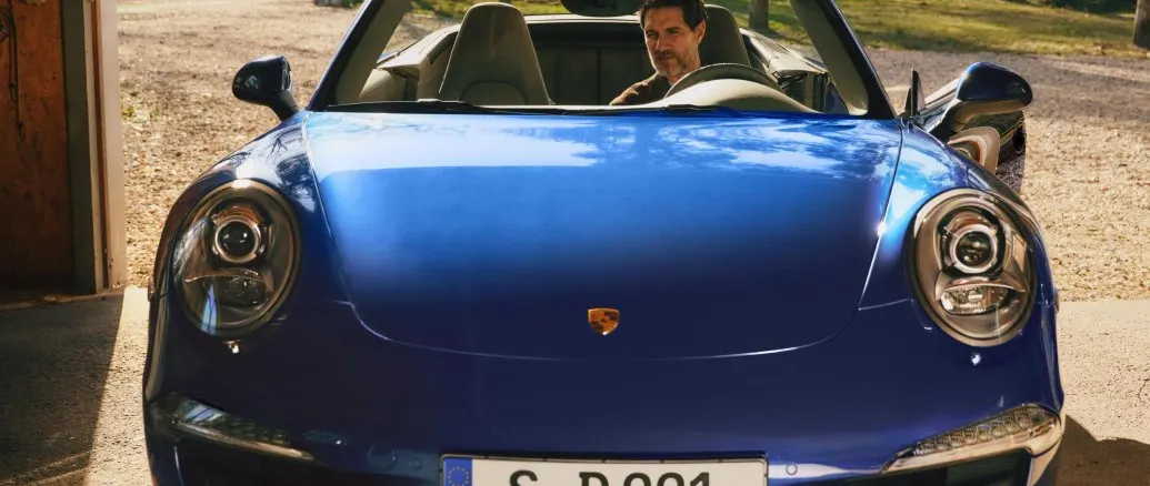 Porsche Brings Wireless CarPlay and Scenic Roads to Modern Classics