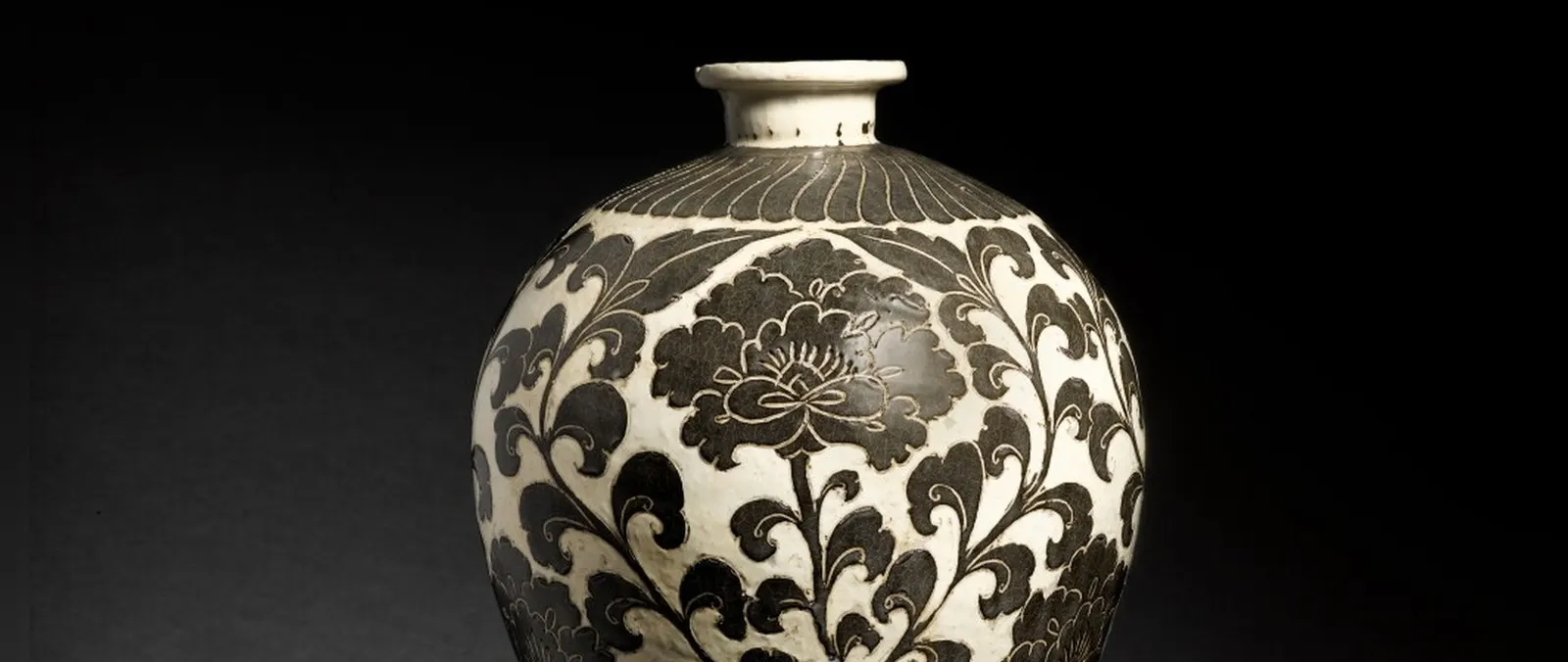 Sotheby’s London Chinese Art Sale Features Rare Xuande Pomegranate Dish