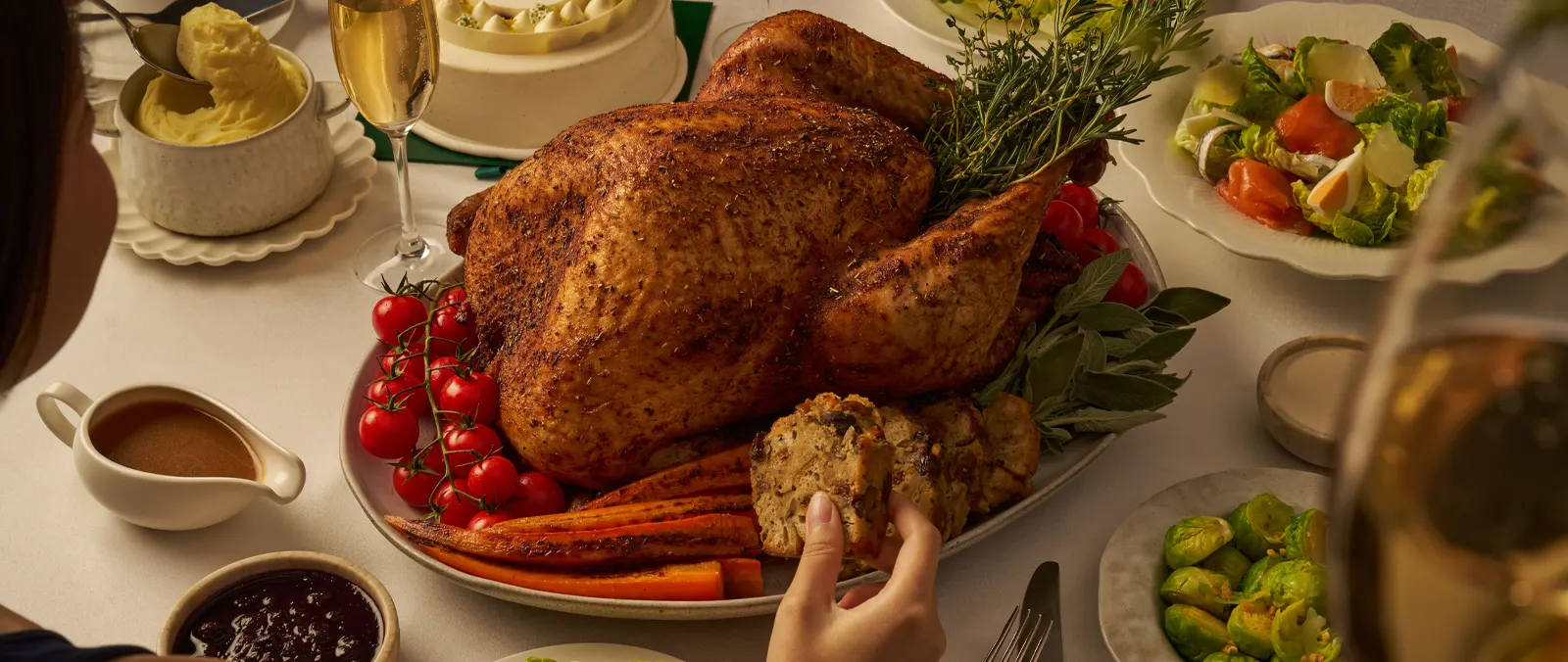 Four Seasons Singapore Sets Out Christmas Dining and Family Experiences