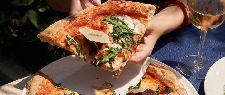Riva Pizzeria Returns to the Nile With a 485°C Wood Oven