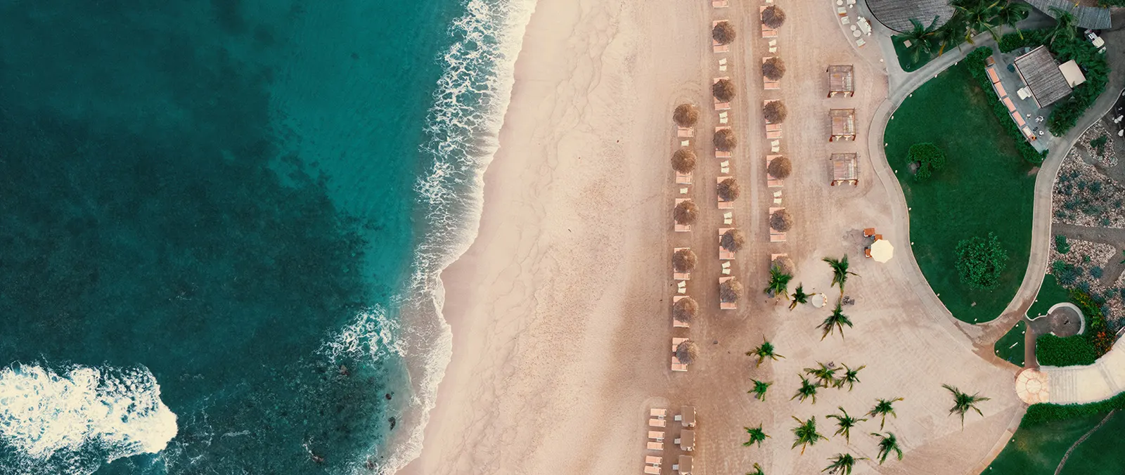 Cuevas Club de Playa Gives Punta Mita a Nostalgic Beach-Club Look