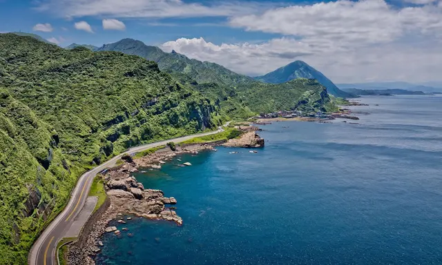 Porsche’s Curves Magazine Turns Taiwan Into a Road-Trip Destination