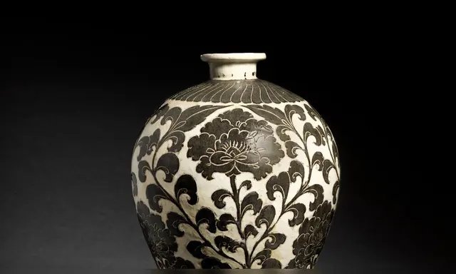 Sotheby’s London Chinese Art Sale Features Rare Xuande Pomegranate Dish