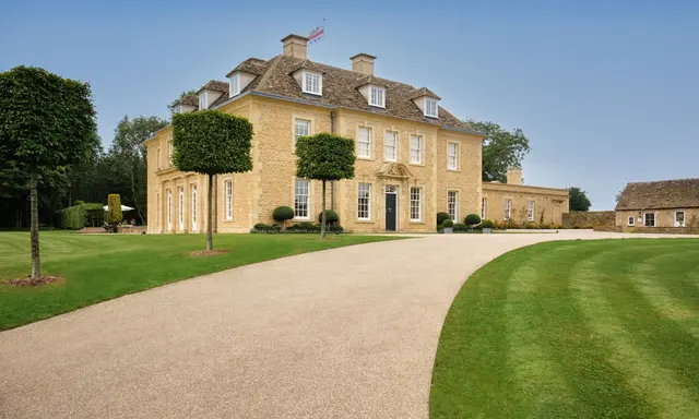 Mandarin Oriental Pairs Mayfair with a Cotswolds Estate